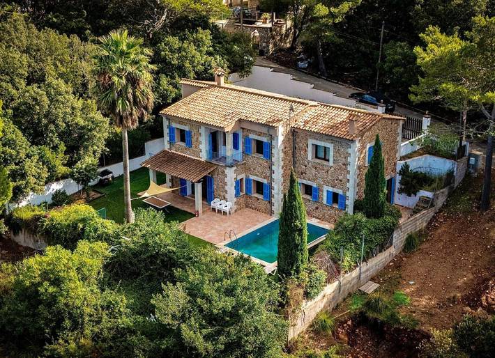 Location de vacances pour 12 personnes, avec piscine ainsi que jardin et vue à Valldemossa