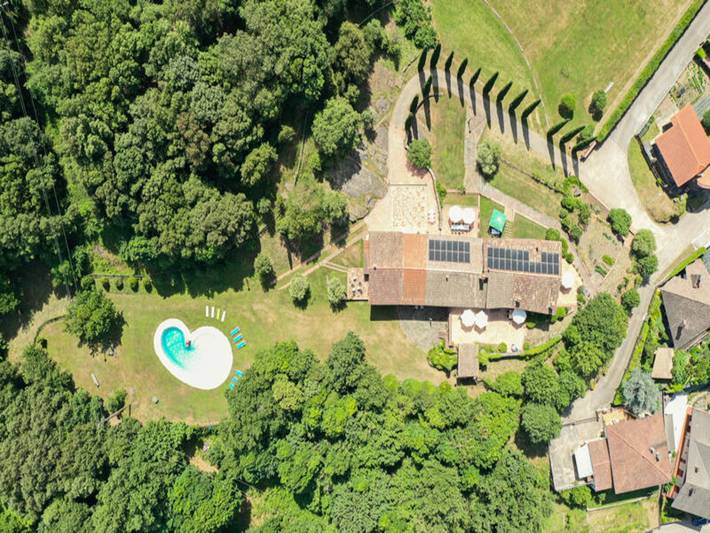 Casa rural para 35 personas, con piscina además de jardín y terraza en San Feliu de Pallarols - 4