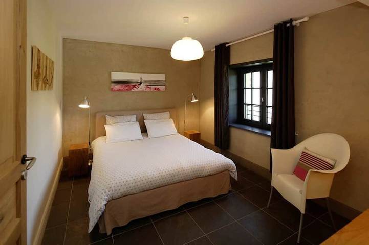Luxuriöses 8-Personen-Ferienhaus in einem 9 ha großen Landschaftspark mit Swimmingpool, Tennis und Angeln in Saint-Dizier-la-Tour, Aubusson und Umgebung