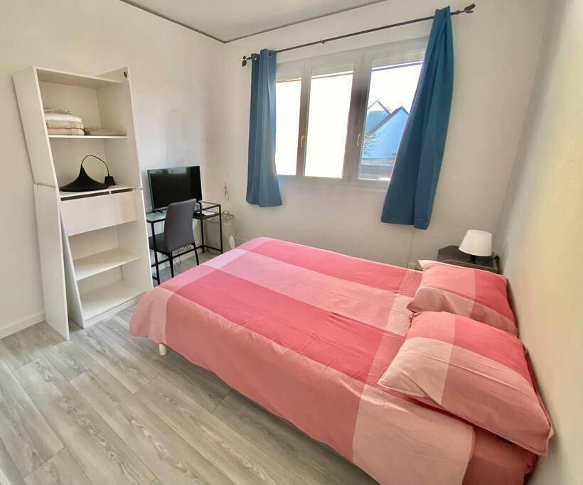 Appartement entier, La spacieuse - 4 chambres - Rer C 10min - Paris in Brétigny-sur-Orge, Essonne