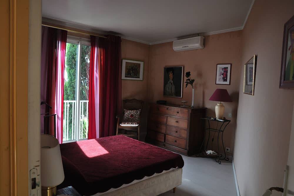 Villa climatisée dans colline ; vue sur Mont Ventoux, jardin clos, soleil in Orange, Vaucluse