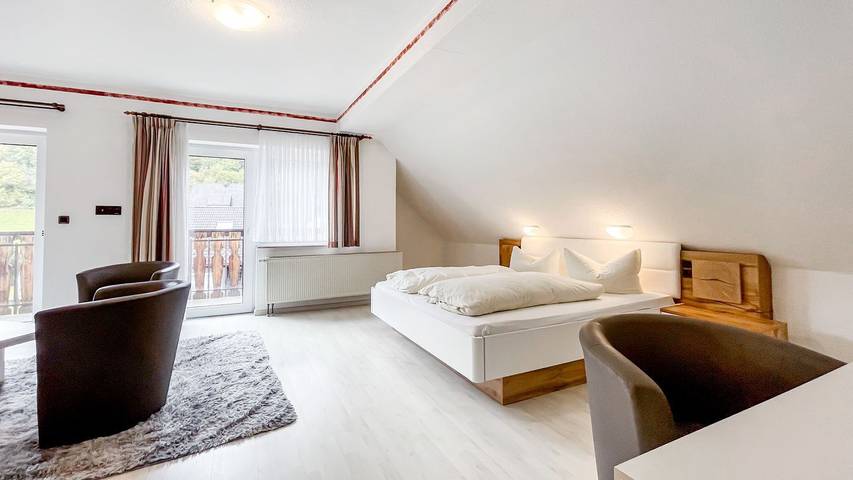 Ferienwohnung für 4 Personen, mit Balkon und Sauna sowie Ausblick in Züschen