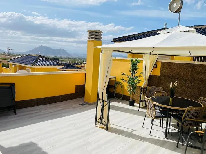 Apartamento de vacaciones para 4 personas, con vistas además de terraza y piscina - 1