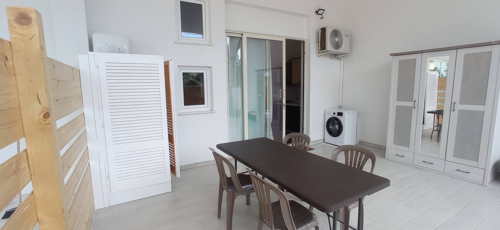 Apartamento entero, Apartamento 'Casa dell'Oleandro' con terraza privada, Wi-Fi y aire acondicionado in Olbia, Costa Smeralda