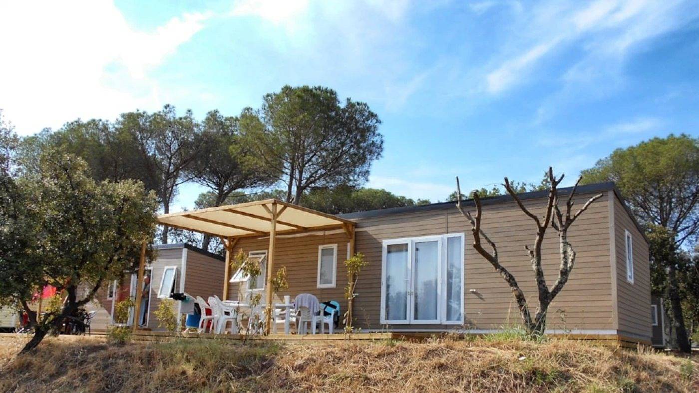 Zecamping 5 étoiles familial espace aquatique locatif Tv Lv clim 43m2 in Le Muy, Middellandse Zeekust (Frankrijk)