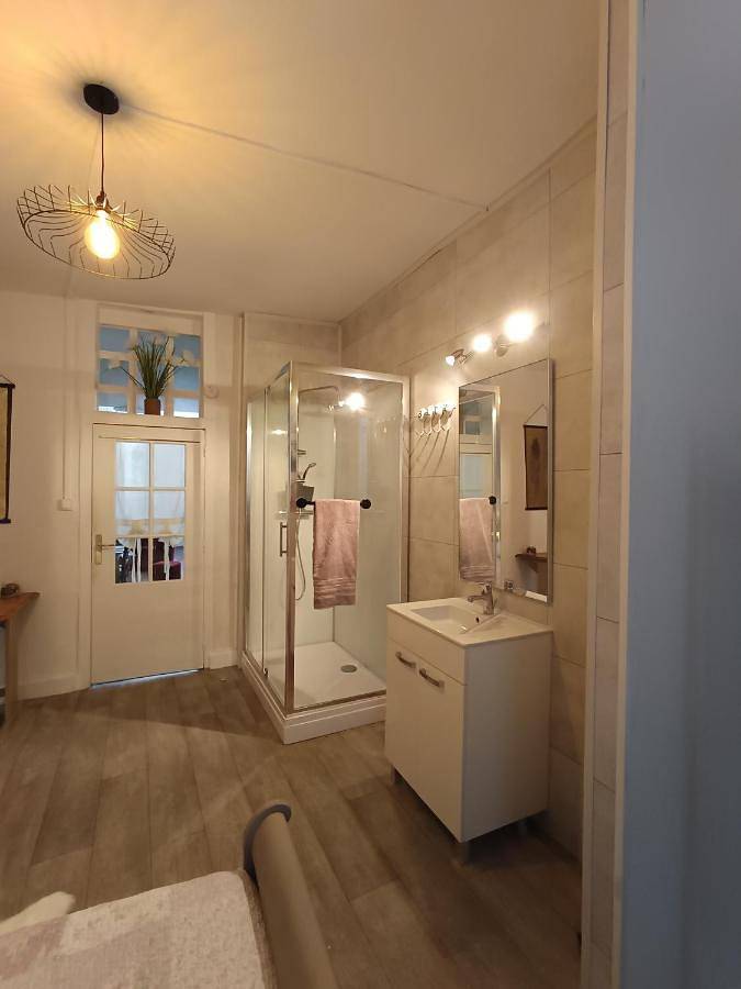 Appartement entier, Le Liberté appartement privatif in Saint-Léonard-de-Noblat, Région de Limoges