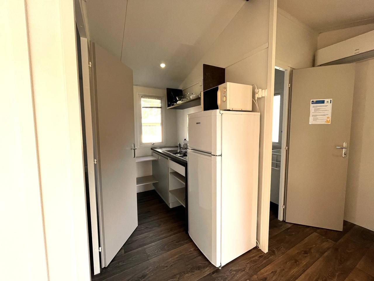 Zecamping 3 étoiles piscine chauffée locatif Tv clim 20m2 in Saint-Père-sur-Loire, Vallée de la Loire