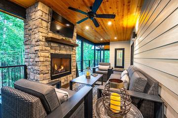 Log Cabin for 2 Guests in Broken Bow, Broken Bow Lake, Picture 2