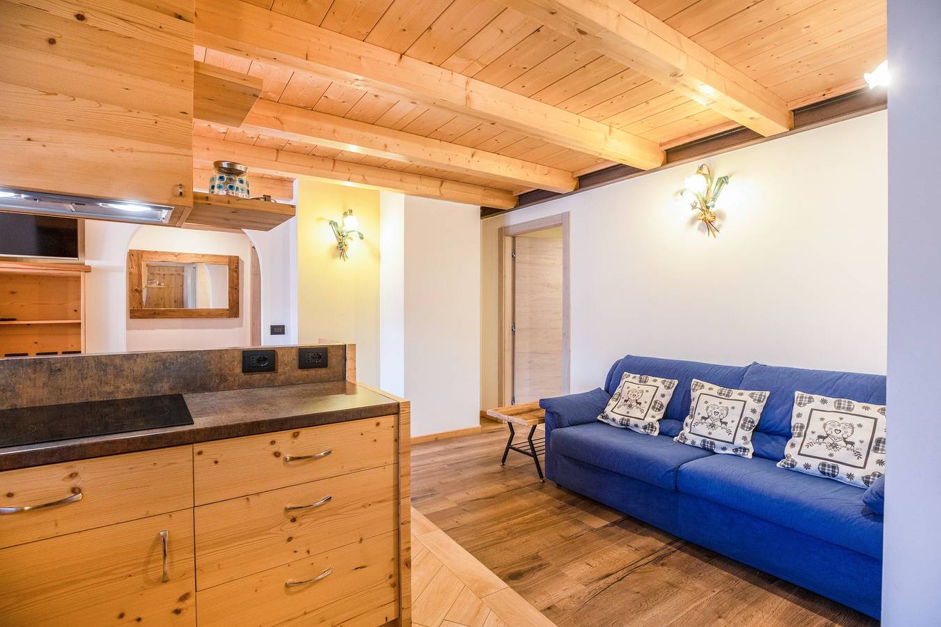 Entire apartment, Apartment Chalet Osmar Appartamento 2 with Mountain View, Wi-Fi, Garden & Terrace in Campitello di Fassa, Dolomiti Superski