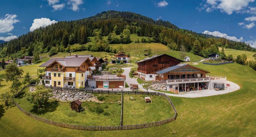 Bauernhof für 12 Personen, mit Garten und Ausblick in Flachau