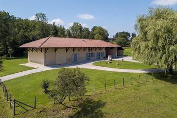 Location de vacances pour 6 personnes, avec jardin à Coligny