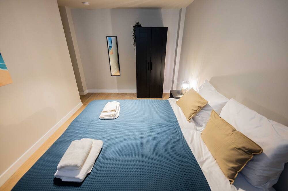 Contemporary 3Bdr Apartment Ws in Rotterdam, South Holland