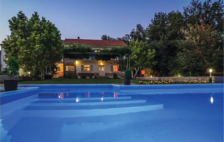 Gemütliche 21 m² große Ferienwohnung mit WLAN, Pool und Terrasse in Imotski, Makarska Riviera