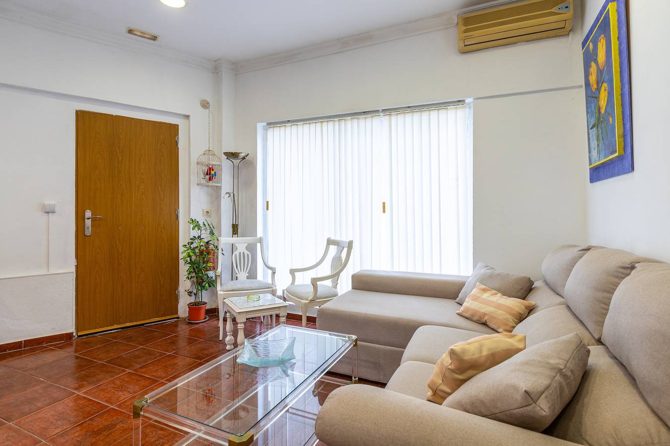 Entire apartment, Apartment 'Vivienda en Calle la Luna' with Wi-Fi and Air Conditioning in La Carihuela, Torremolinos