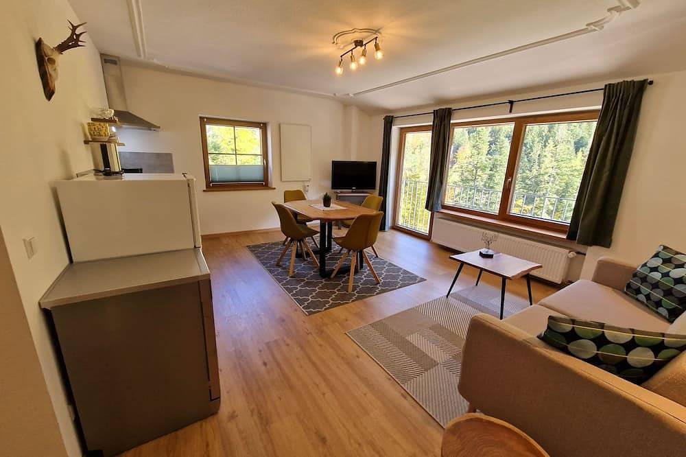 Ganze Wohnung, Ferienwohnung (55 qm) Balkon, separates Schlafzimmer, Wohnküche, Bad/Dusche/Wc, max. 2 Pers. in Ruhpolding, Bayerische Alpen