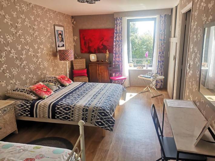 Chambre d’hôte pour 3 personnes, avec terrasse ainsi que jardin et vue