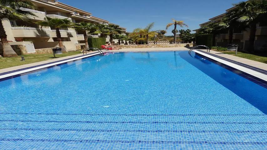Ferienwohnung für 4 Personen, mit Pool und Garten in Pego