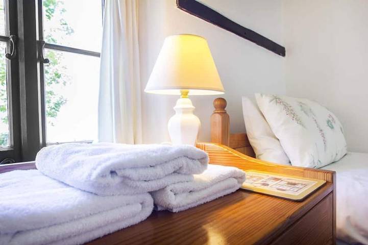 Charmant chalet de 2 chambres dans la belle campagne du Devon, une piscine intérieure et un sauna in Huntsham, Devon