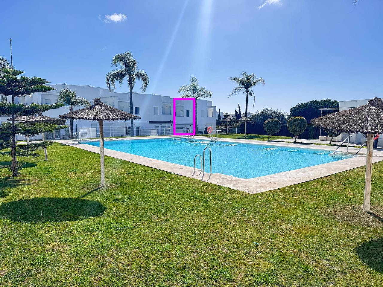 Casa adosada de alto nivel en zona residencial con piscina compartida in La Fontanilla, Conil de la Frontera
