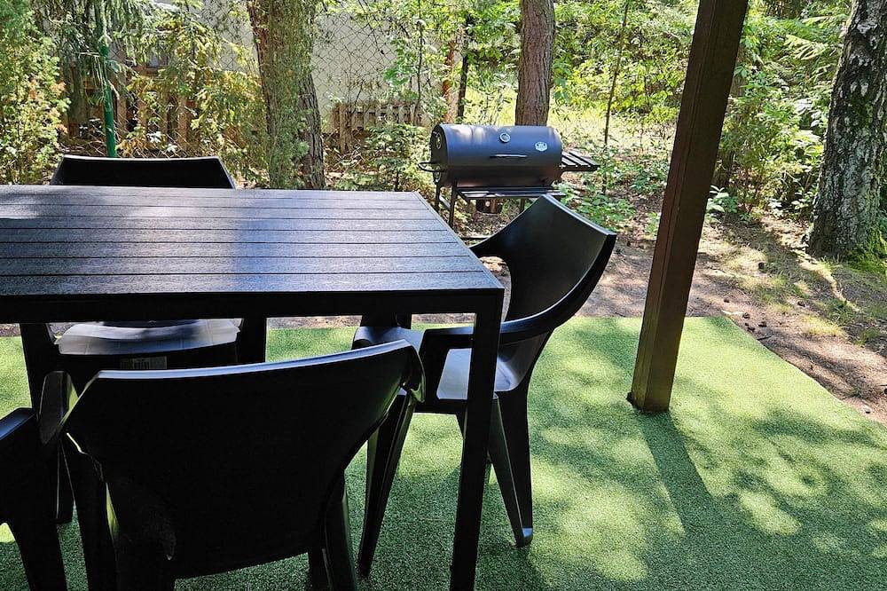Freistehendes Haus mit eingezäuntem Grundstück an einer Lagune in Region Lodz