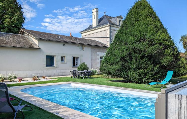 Location de vacances pour 5 personnes, avec piscine ainsi que jardin et terrasse à Ceaux-en-Loudun