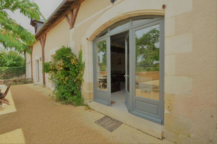 Location de vacances pour 6 personnes, avec terrasse ainsi que jardin et piscine, animaux acceptés dans Marcilly-sur-Vienne - 2