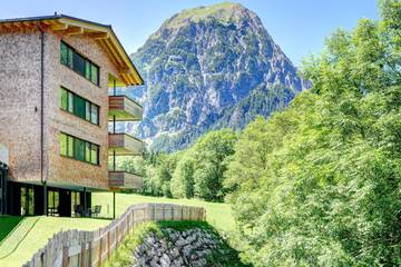 Gîte pour 8 personnes, avec piscine et jardin à Brand