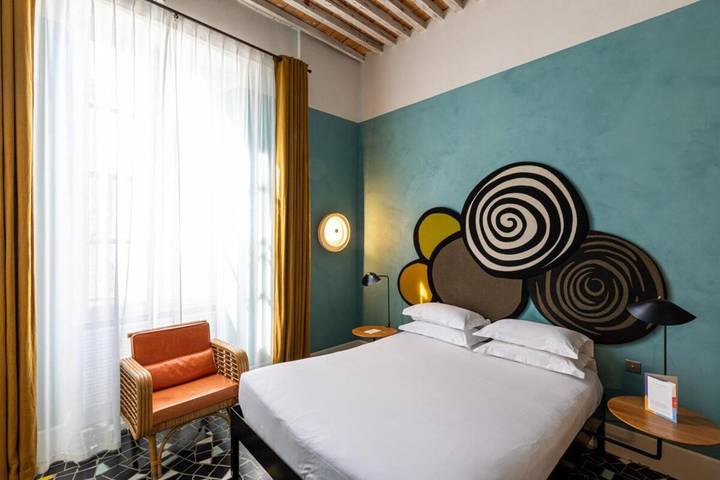 Hôtel pour 4 personnes, avec terrasse, animaux acceptés dans Office De Tourisme D Arles Camargue - 4