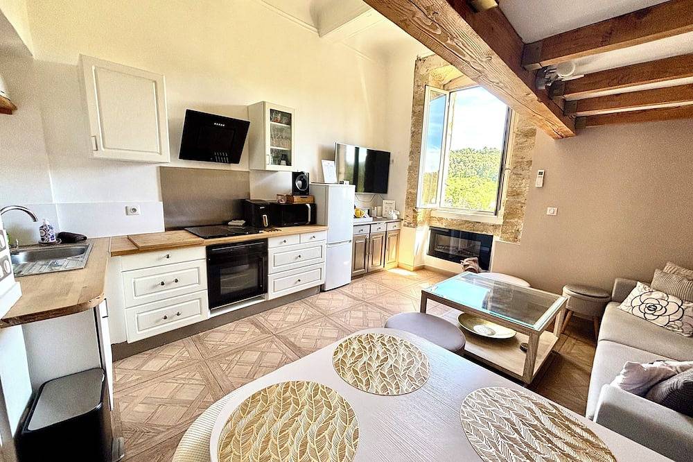Entire apartment, Horizon Dans le Vieux Village des Pennes in Les Pennes-Mirabeau, Aix-en-Provence region