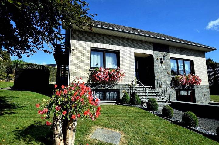 Gîte pour 5 personnes, avec jardin à Butgenbach