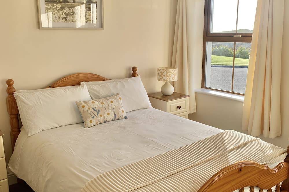 Peaceful home,centrally located for Ring of Kerry, Dingle and Killarney in Caragh, County Kerry