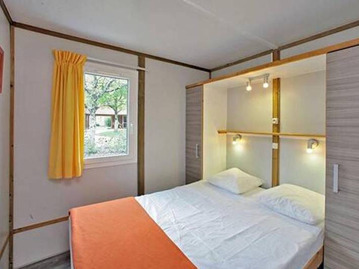 Camping Domaine de Soleil Plage - Chalet 5 personas - Chalet | Clásico | 2 Dormitorios | 4/5 Pers | Terraza individual | 1 baño | Aire acondicionado | Tv in Vitrac, Périgord Noir
