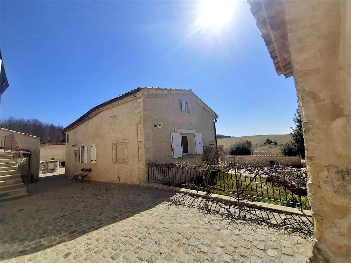Appartement entier, Four-Bedroom House in Redortiers, Région de Forcalquier