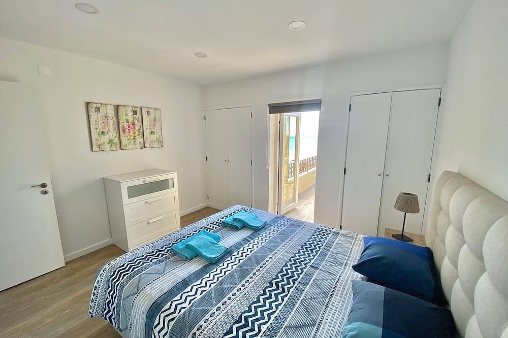 Ganze Wohnung, Wohnung Mit 1 Schlafzimmer. Terrasse Und Balkon Meerblick Vorne. 10 Meter vom Strand entfernt in Praia do Ouro, Sesimbra