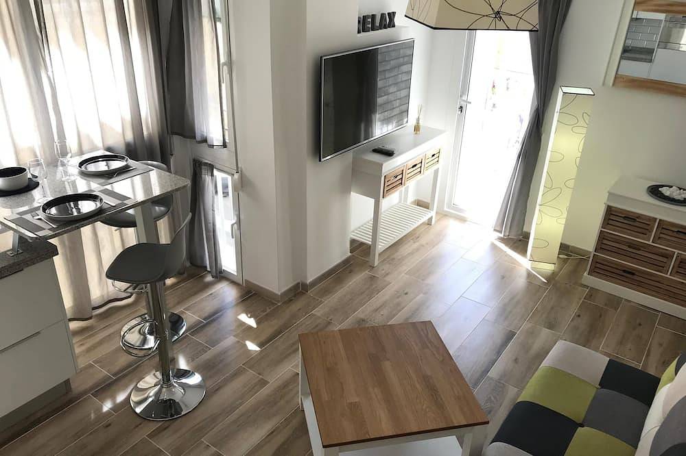 Entire apartment, Central apartment, fully renovated, sunny balcony and free bicycles in El Barrio, Alicante