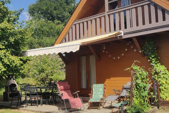 Gîte pour 8 personnes, avec jardin, animaux acceptés à Thoiré-sur-Dinan