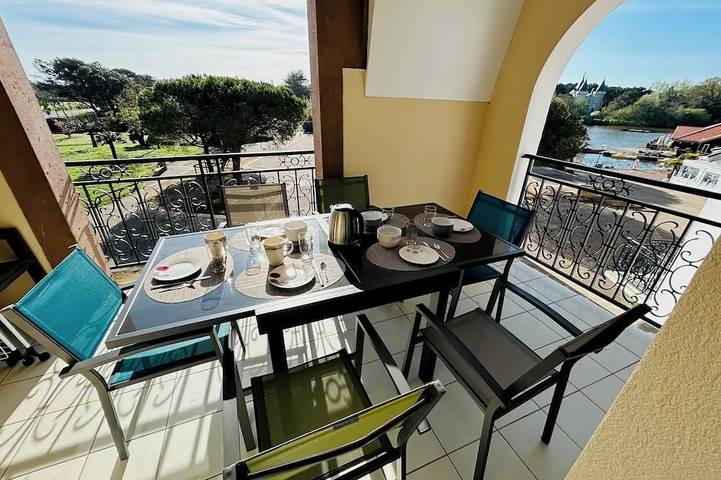 Appartement de vacances pour 9 personnes, avec balcon et piscine