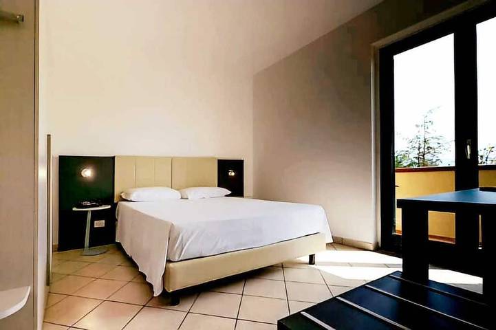 Appartement entier, Delightful two-bedroom apartment, near the beach (450m) in Capo d'Orlando, Province de Messina