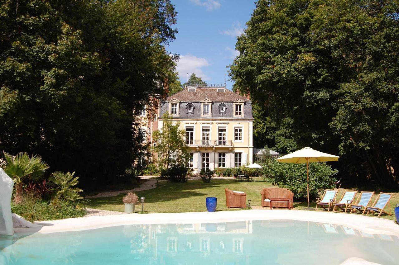Double Room with Balcony in Châtenoy-le-Royal, Région de Chalon-sur-Saône