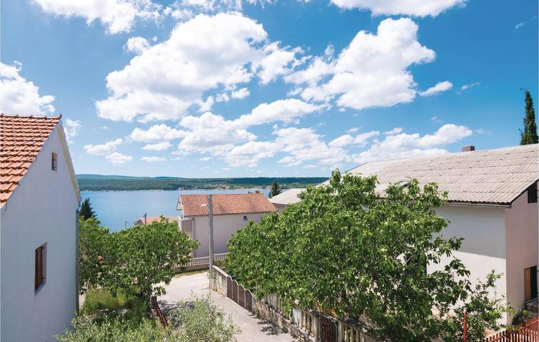 Ganze Ferienwohnung, Gemütliche Wohnung mit Terrasse, WLAN und Parkplatz, 1,5 km bis zur Küste in Donji Karin, Zadar