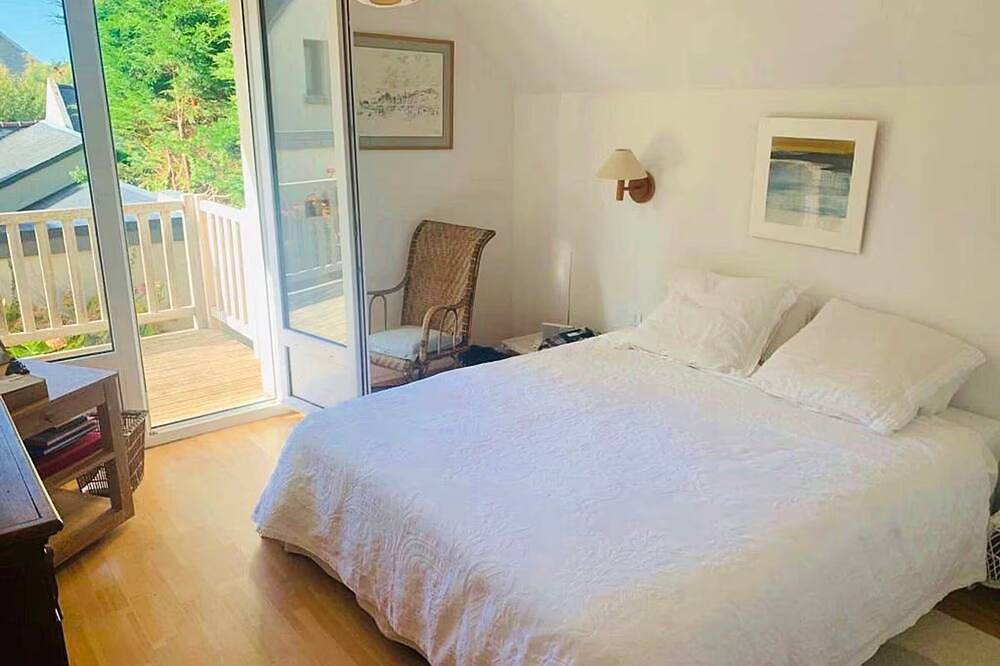 Superb house with sea view Lancieux - sleeps 8 in Lancieux, Dinan region