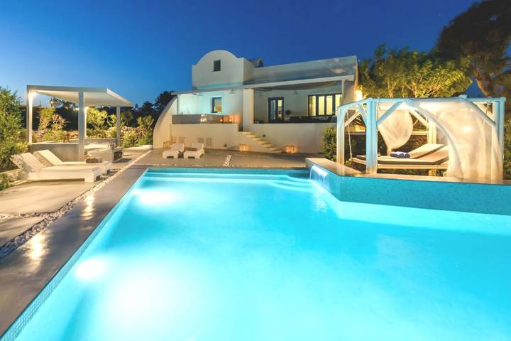 Location de vacances pour 9 personnes, avec terrasse et jardin à Megalochori