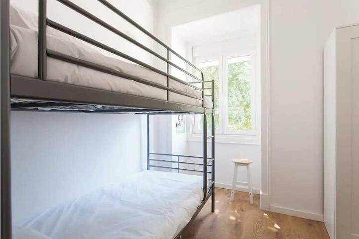 Apartamento entero, Near the River 3 Bedrooms Flat, with AC for 9 in Costa de Lisboa