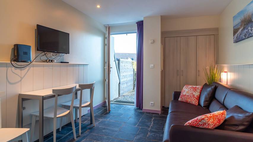 Gîte pour 4 personnes, avec jardin et piscine dans Plage De La Falaise - 4