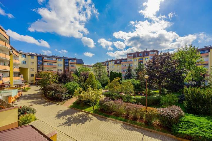 Ganze Wohnung, Spacious Apartment for 6 Persons | Balcony and Parking in Bielany, Warschau