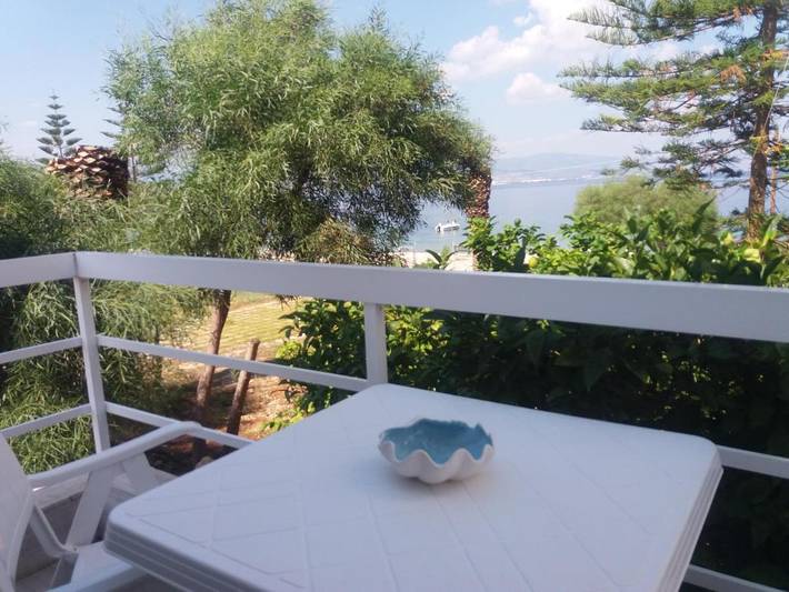 Vacation rental for 4 people, with Balcony and Terrace as well as Yard and View in Corinth