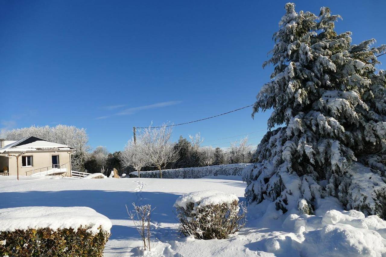 Appartement entier, One-Bedroom Apartment in Lacaune, Région de Lacaune