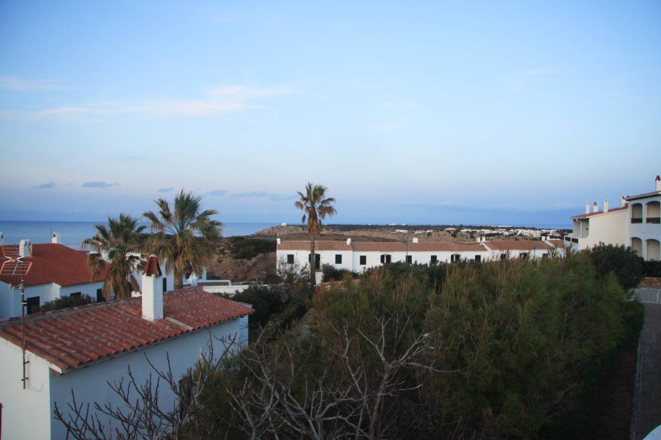 Apartamento entero, Apartamento Sol Isla en Arenal d'en Castell con piscina, terraza, jardín privado y vistas al mar in Arenal d'en Castell, Es Mercadal