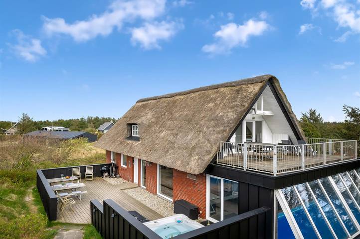 Ferienhaus für 14 Personen, mit Whirlpool und Terrasse sowie Sauna in Vejers Strand