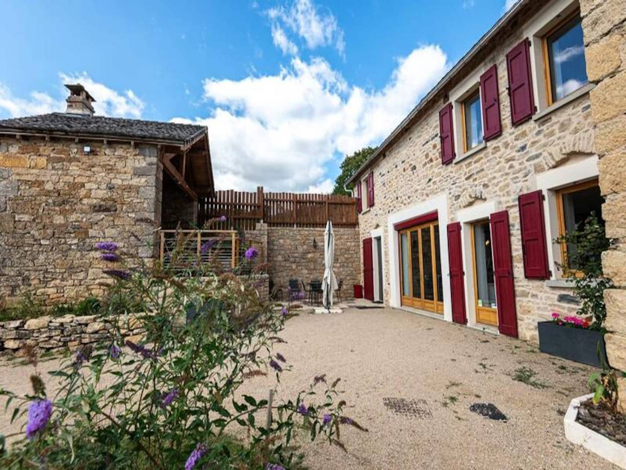 Entire apartment, G√Æte de France 6 people in Antrenas, Mende region